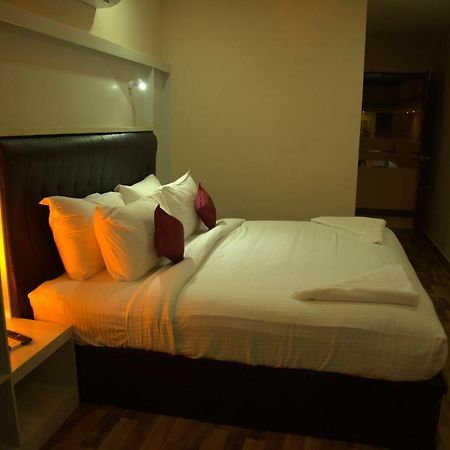 Hotel Wayanad Square Mananthavady Zewnętrze zdjęcie