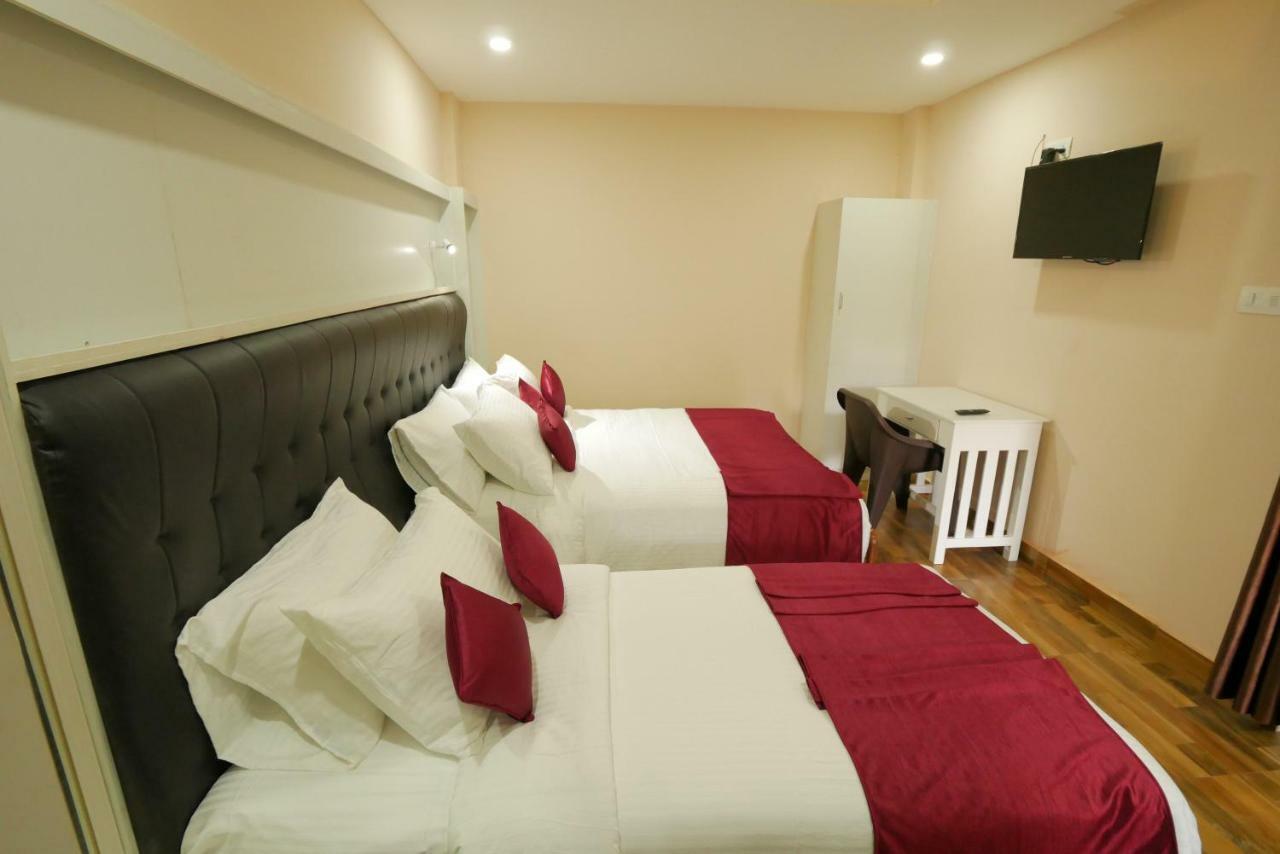 Hotel Wayanad Square Mananthavady Zewnętrze zdjęcie