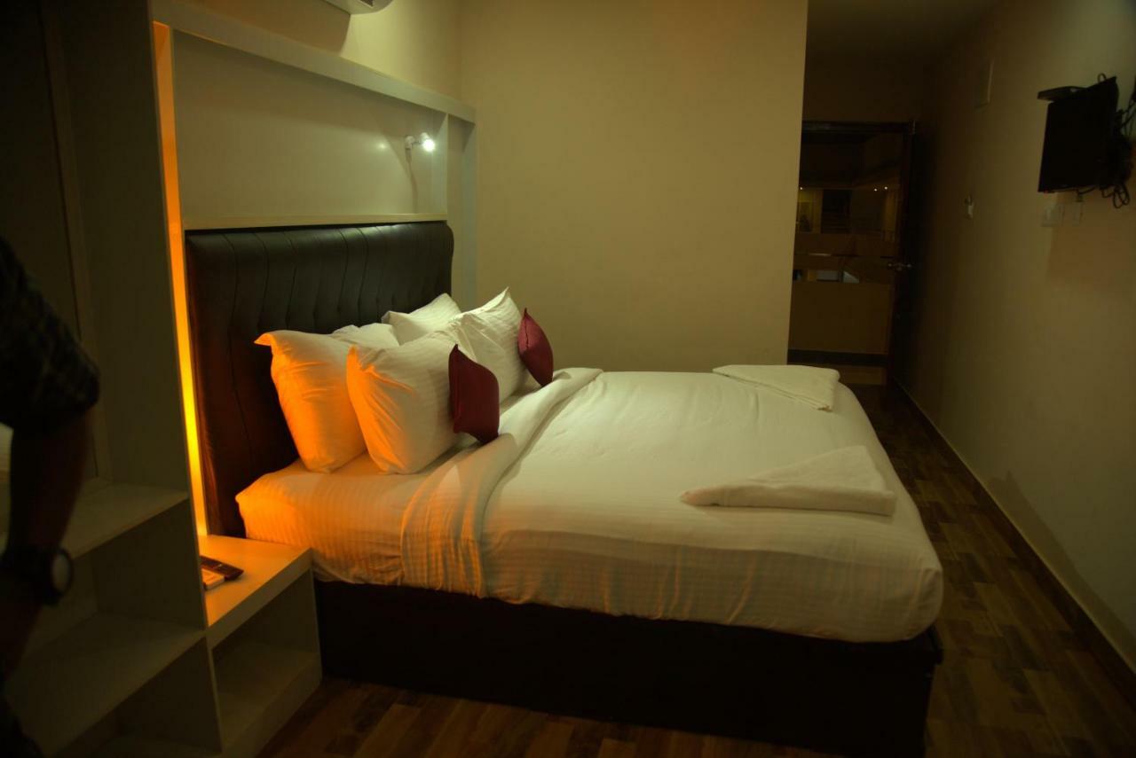 Hotel Wayanad Square Mananthavady Zewnętrze zdjęcie